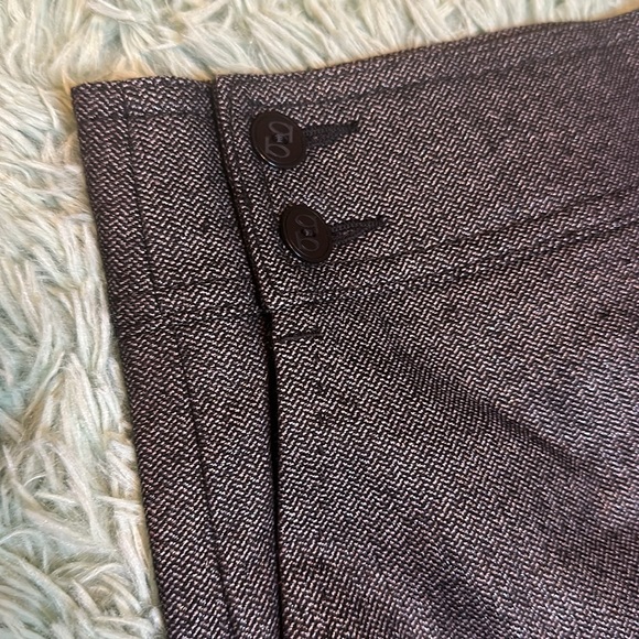 Bebe Italian Fabric Heather Grey Skirt Size 0 Buttons and Zipper with Pockets - Picture 5 of 11